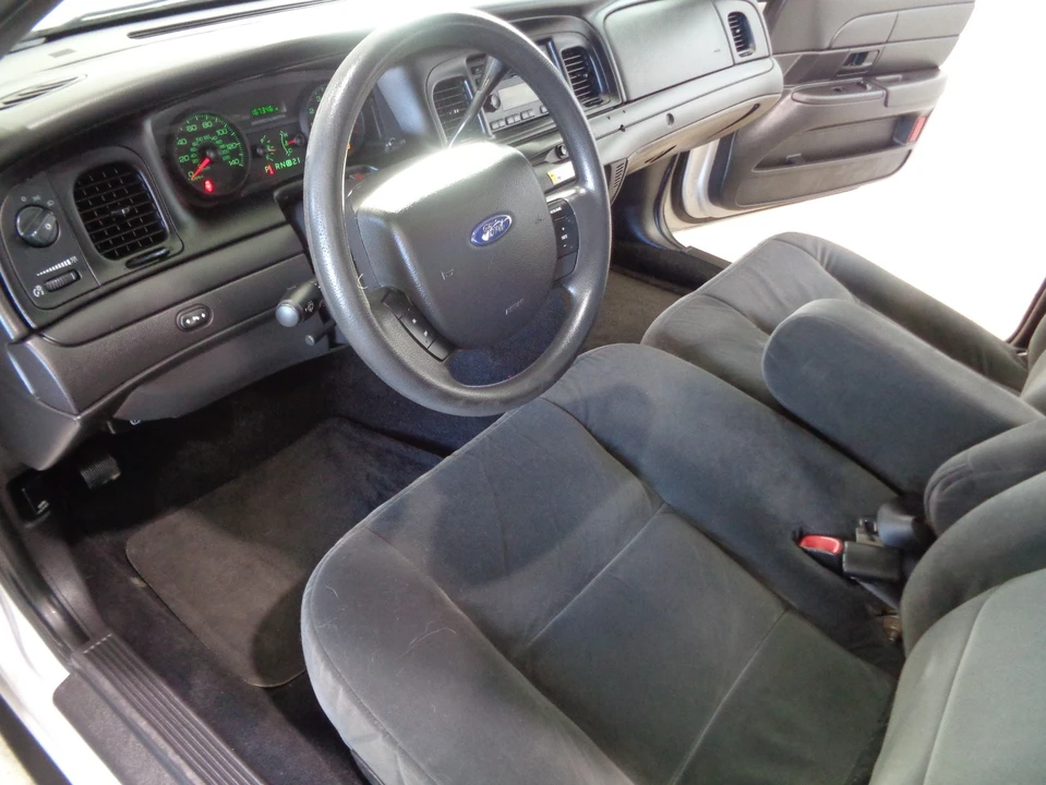 2010 Ford Crown Victoria - Image 17 of 21