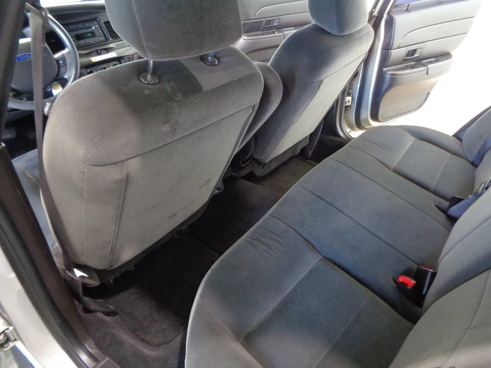 2010 Ford Crown Victoria - Image 19 of 21