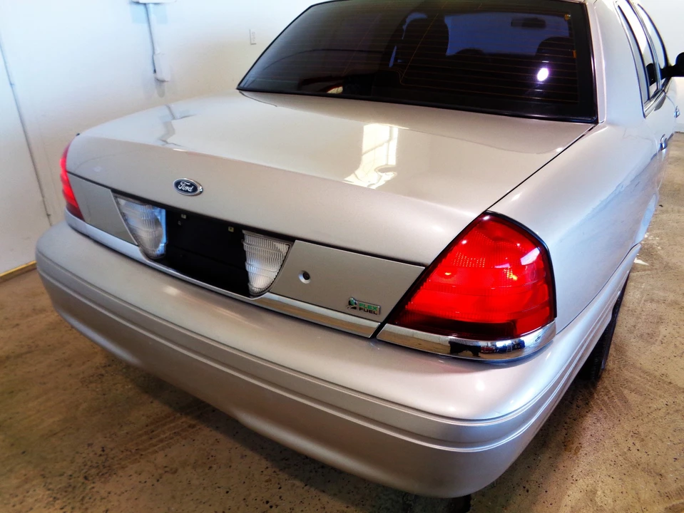 2010 Ford Crown Victoria - Image 13 of 21