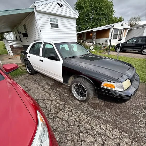 2010 Ford Crown Victoria - Image 1 of 1