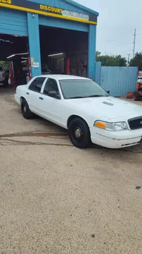 2010 Ford Crown Victoria - Image 2 of 10