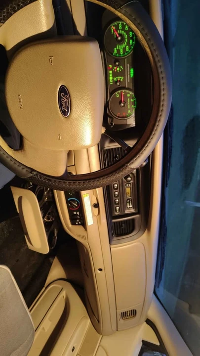 2010 Ford Crown Victoria - Image 6 of 10
