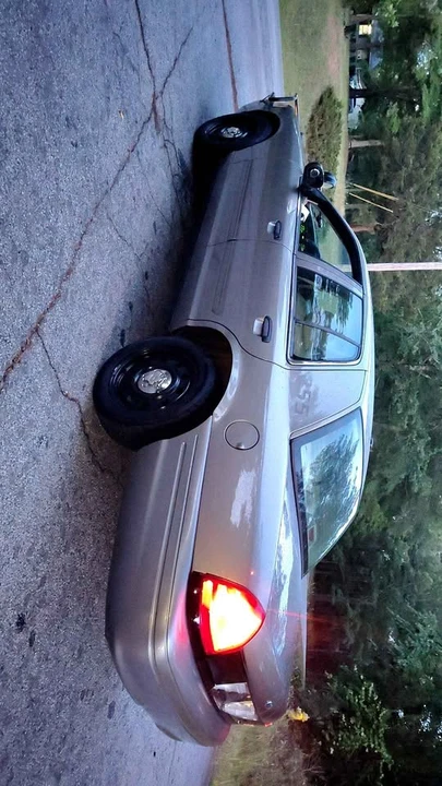 2010 Ford Crown Victoria - Image 3 of 10