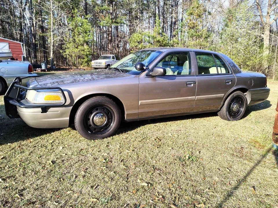 2010 Ford Crown Victoria - Image 10 of 10