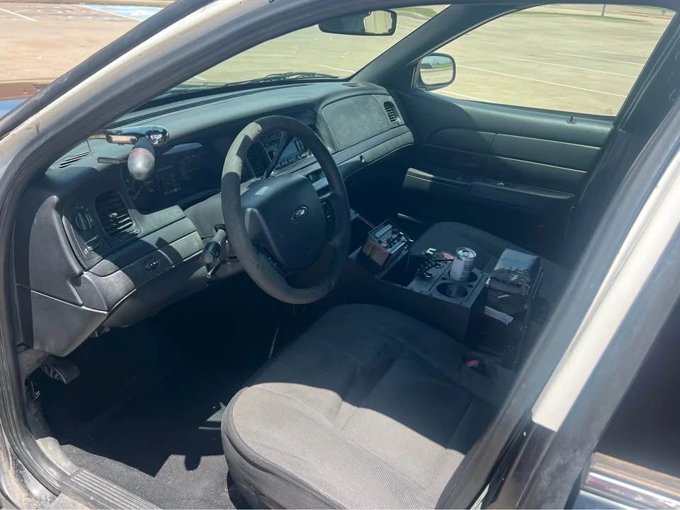 2010 Ford Crown Victoria - Image 8 of 12