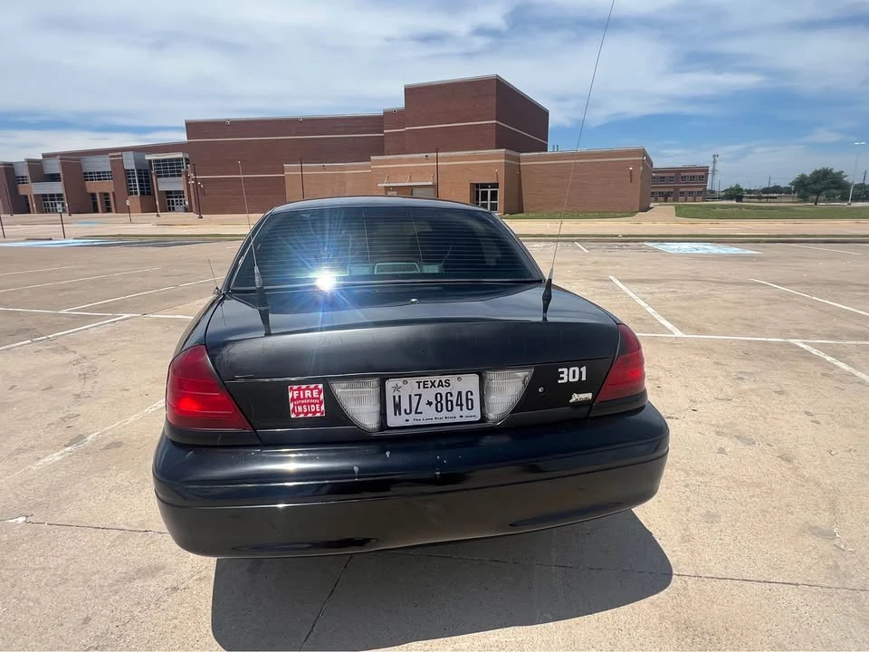 2010 Ford Crown Victoria - Image 6 of 12