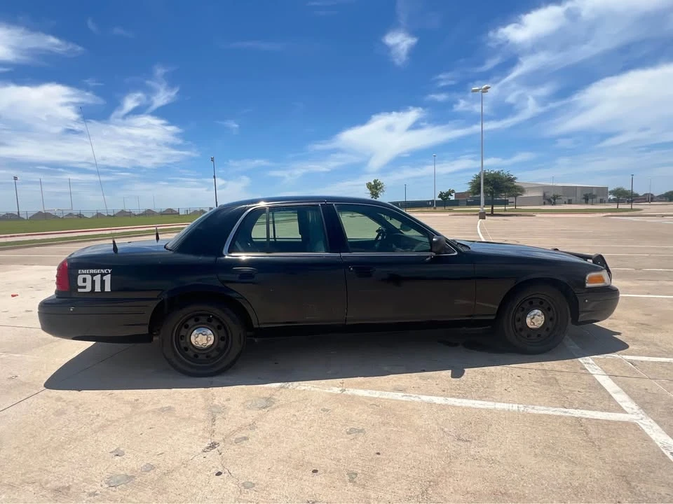 2010 Ford Crown Victoria - Image 4 of 12