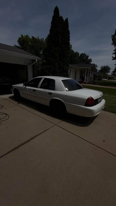 2010 Ford Crown Victoria - Image 7 of 10