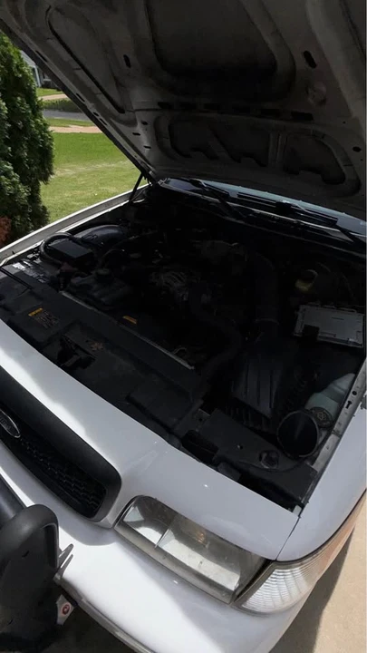 2010 Ford Crown Victoria - Image 2 of 10