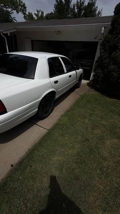 2010 Ford Crown Victoria - Image 5 of 10