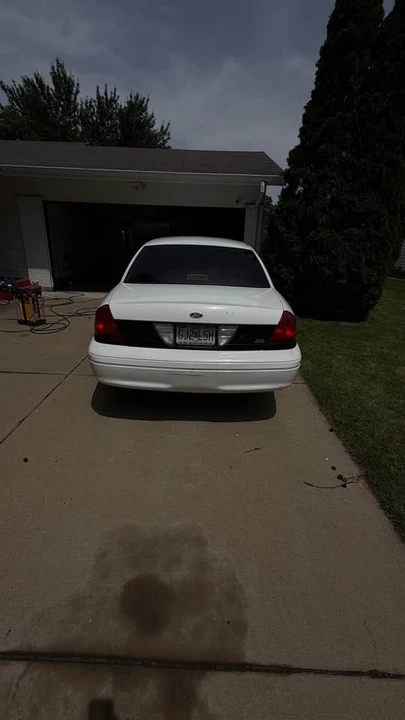 2010 Ford Crown Victoria - Image 6 of 10