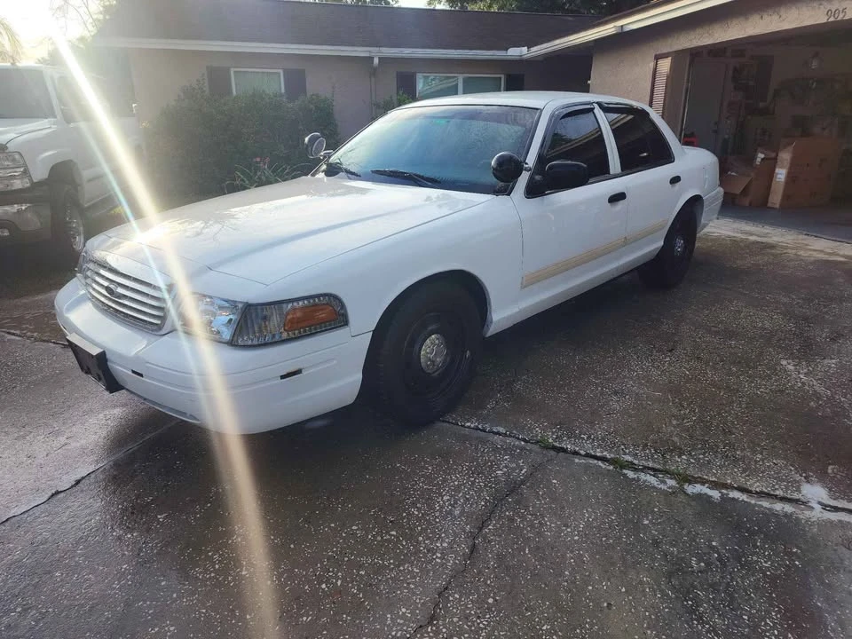 2010 Ford Crown Victoria - Image 3 of 12