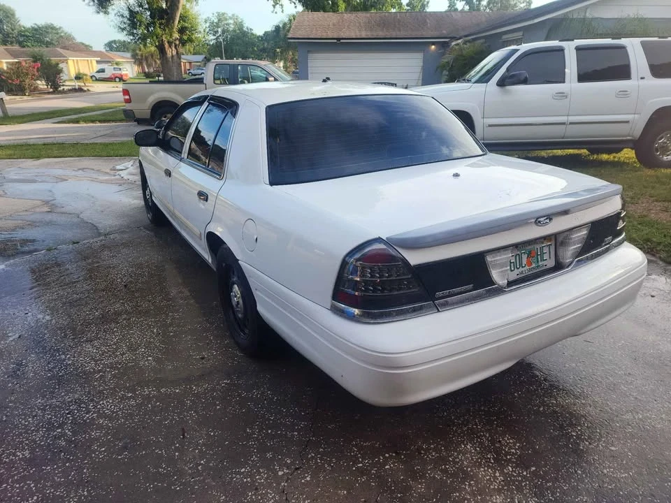 2010 Ford Crown Victoria - Image 4 of 12