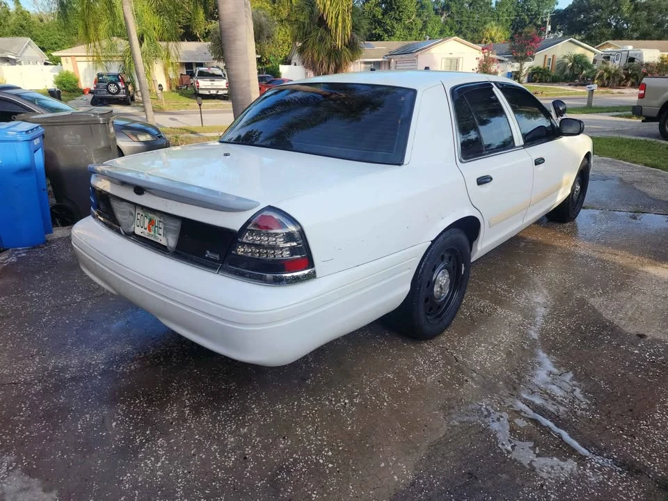 2010 Ford Crown Victoria - Image 5 of 12