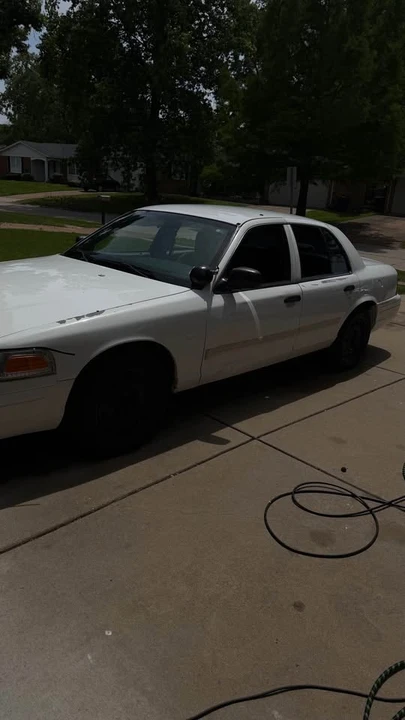 2010 Ford Crown Victoria - Image 8 of 10