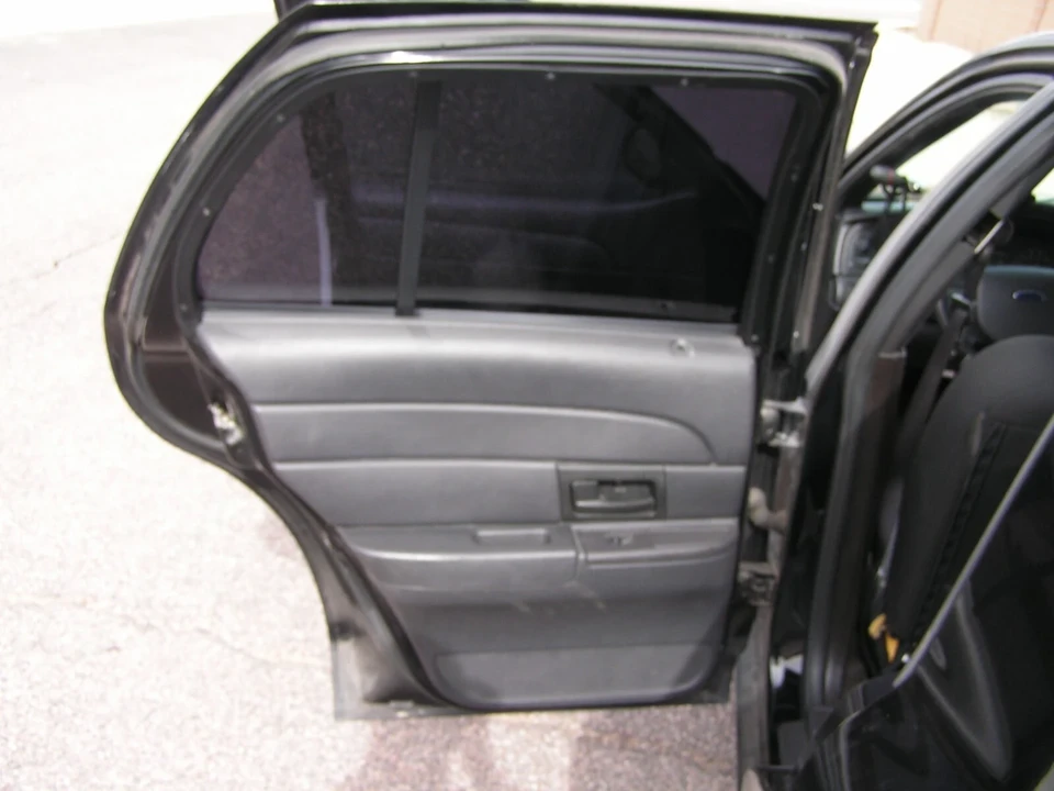 2010 Ford Crown Victoria - Image 9 of 15