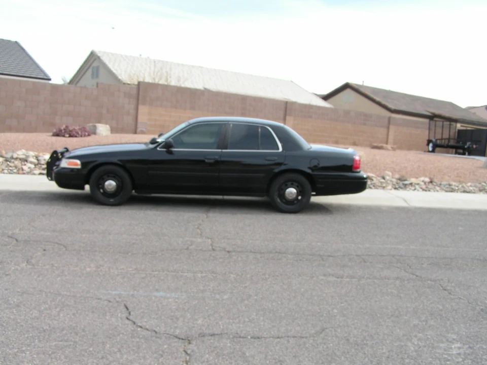 2010 Ford Crown Victoria - Image 3 of 15