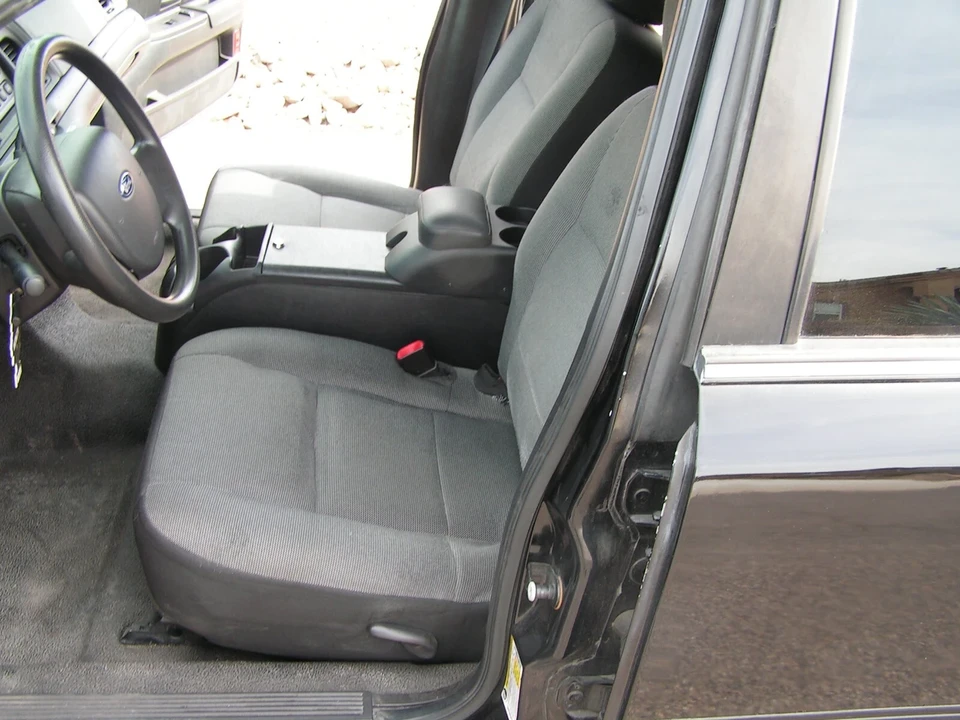2010 Ford Crown Victoria - Image 7 of 15