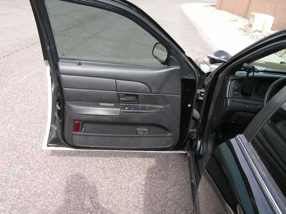 2010 Ford Crown Victoria - Image 8 of 15