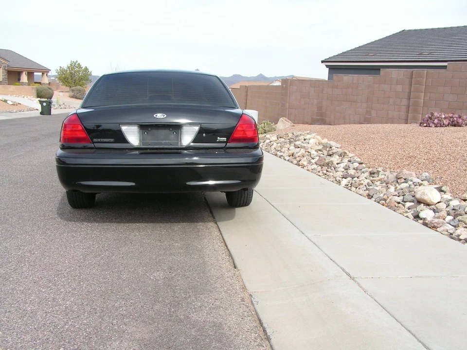 2010 Ford Crown Victoria - Image 2 of 15