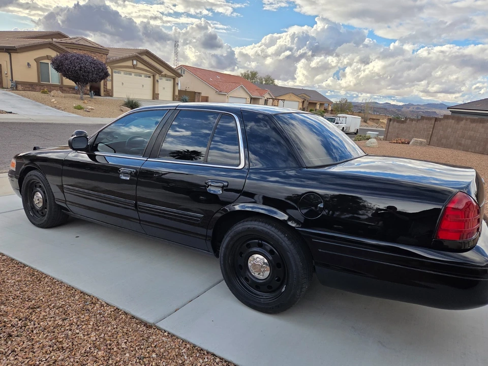 2010 Ford Crown Victoria - Image 4 of 17