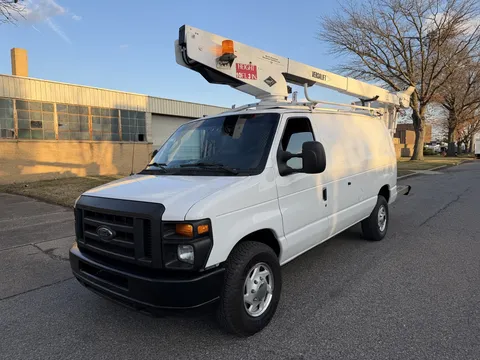2010 Ford E-350 Bucket Boom Truck