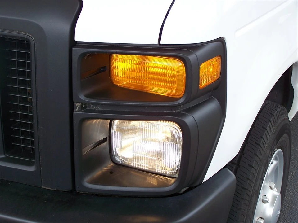 2010 Ford Econoline Van - Image 27 of 31