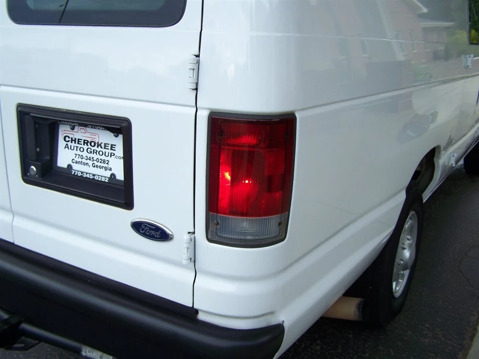 2010 Ford Econoline Van - Image 28 of 31