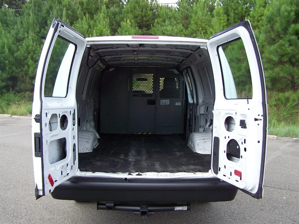 2010 Ford Econoline Van - Image 19 of 31
