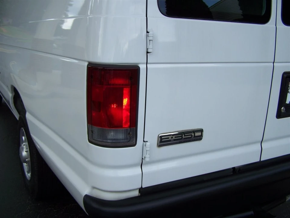 2010 Ford Econoline Van - Image 30 of 31