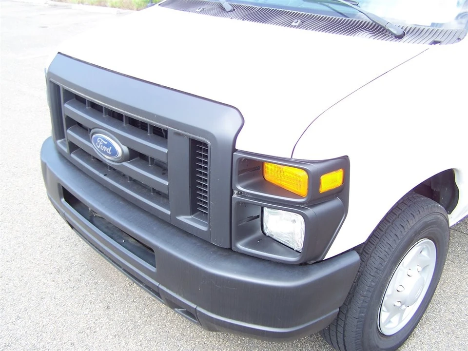 2010 Ford Econoline Van - Image 13 of 31