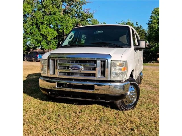 2010 Ford Econoline Van - Image 11 of 14