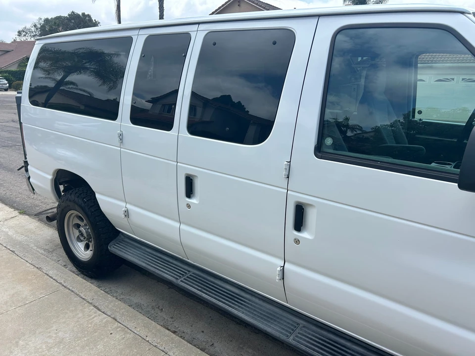 2010 Ford Econoline Van - Image 17 of 31