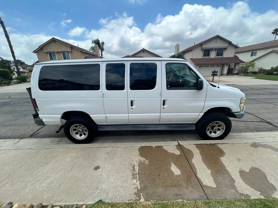 2010 Ford Econoline Van - Image 7 of 31