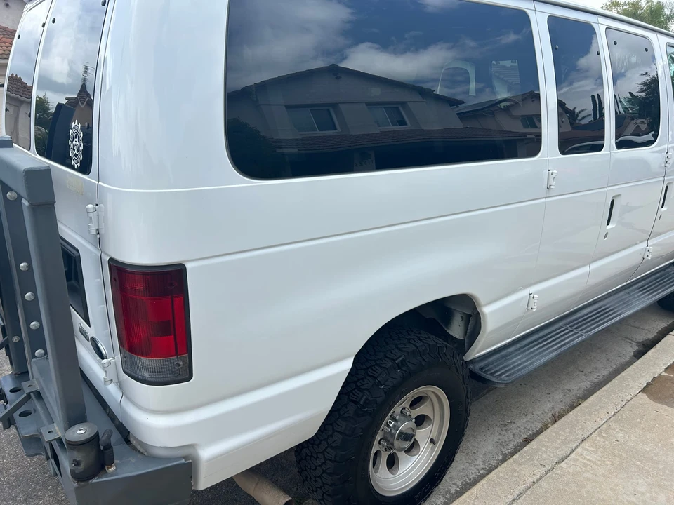 2010 Ford Econoline Van - Image 16 of 31