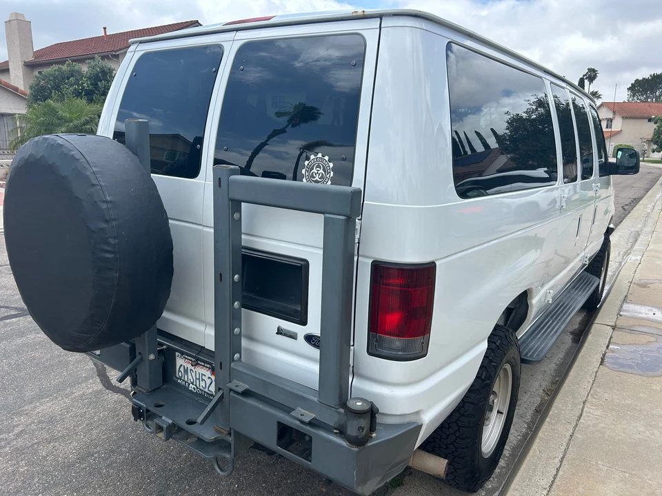 2010 Ford Econoline Van - Image 6 of 31