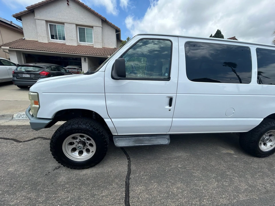 2010 Ford Econoline Van - Image 12 of 31