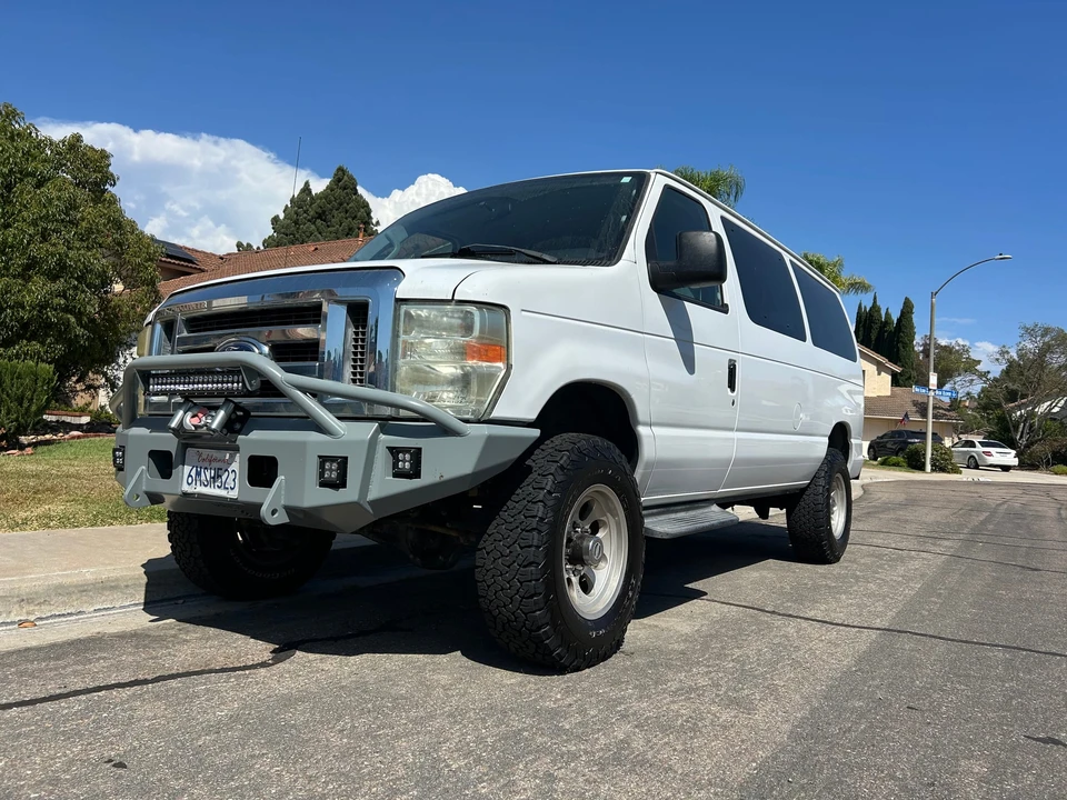 2010 Ford Econoline Van - Image 2 of 31