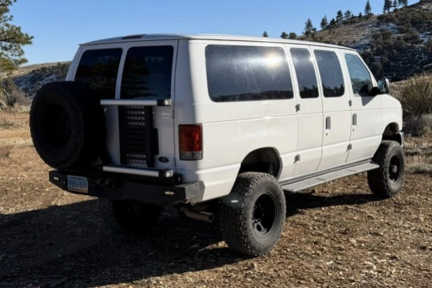 2010 Ford Econoline Van - Image 2 of 7