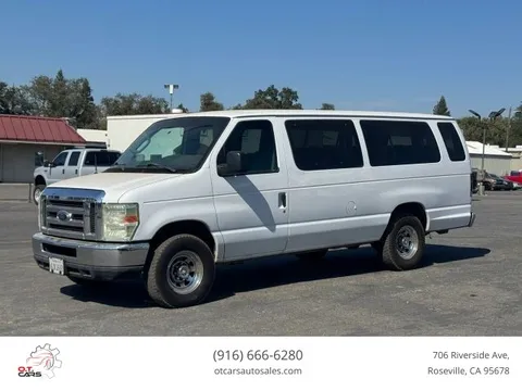 2010 Ford E-350 Super Duty XLT Extended Van 3D