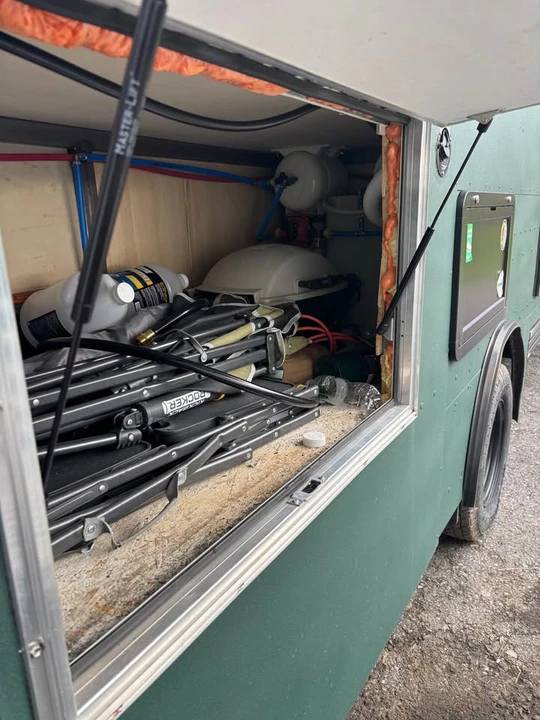 2010 Ford Econoline Van - Image 13 of 17