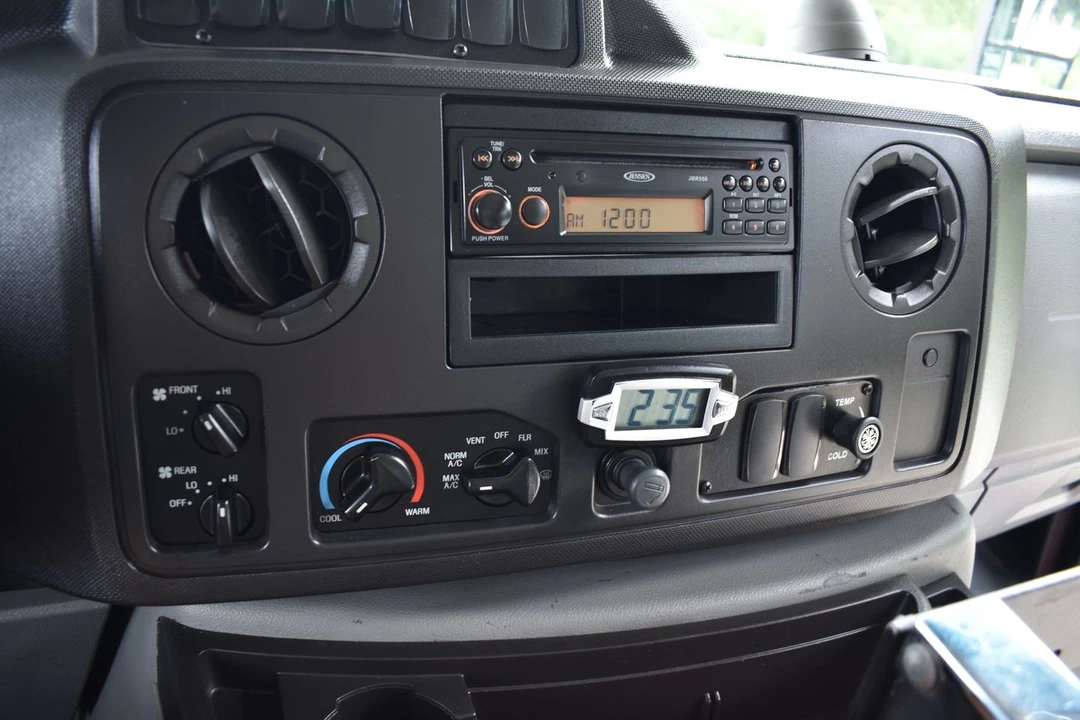 2010 Ford Econoline Van - Image 15 of 21