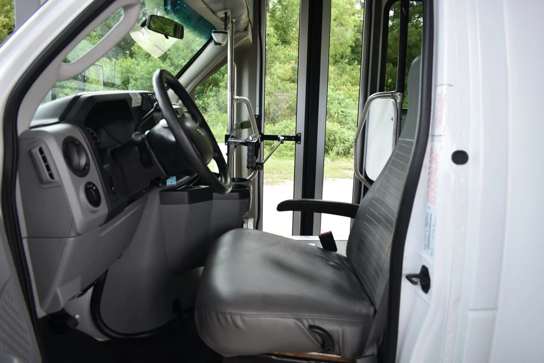 2010 Ford Econoline Van - Image 12 of 21
