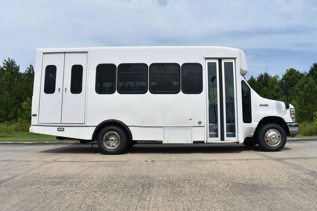 2010 Ford Econoline Van - Image 3 of 21