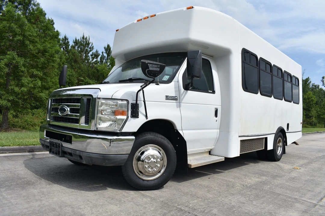 2010 Ford Econoline Van - Image 11 of 12