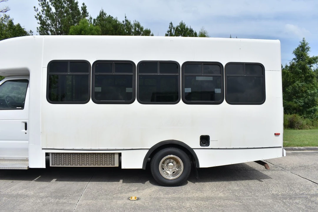 2010 Ford Econoline Van - Image 8 of 21