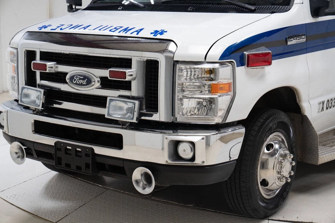 2010 Ford Econoline Van - Image 10 of 12