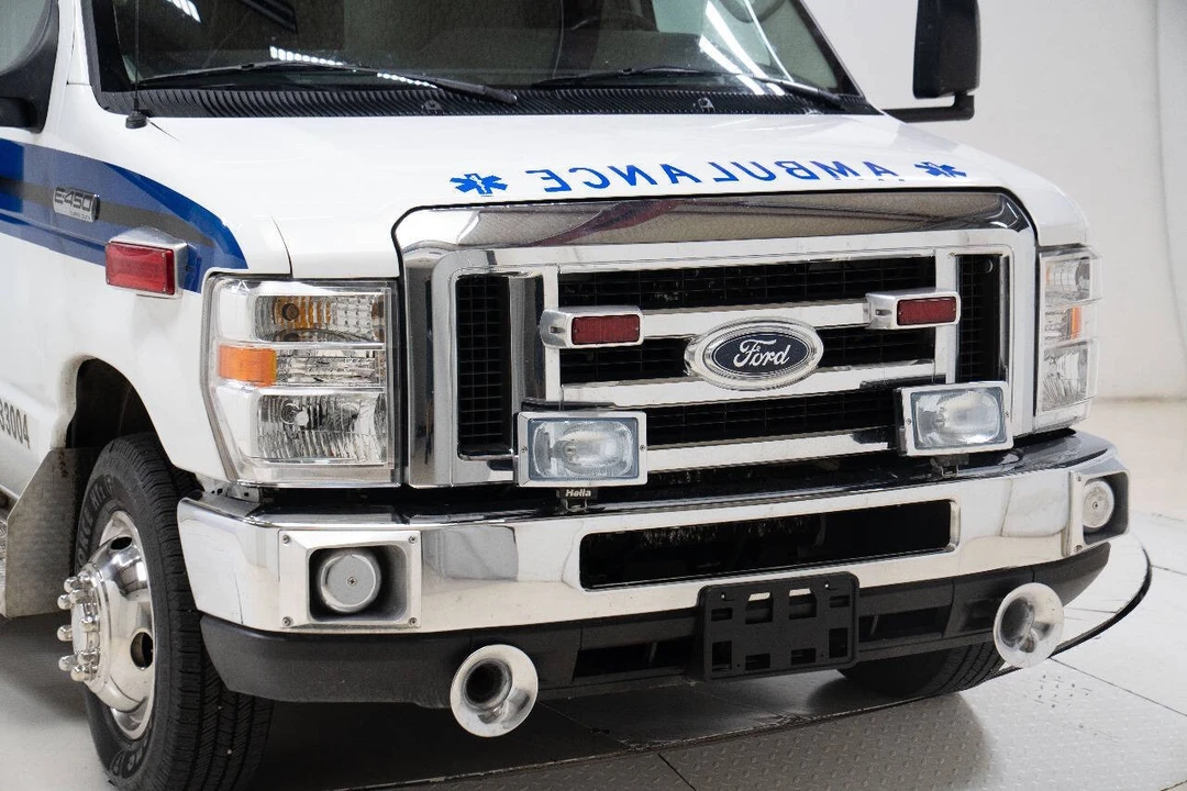 2010 Ford Econoline Van - Image 11 of 12