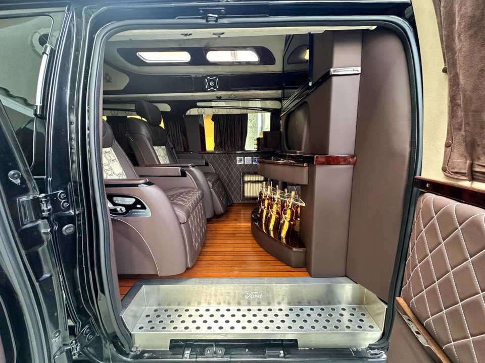 2010 Ford Econoline Van - Image 2 of 24
