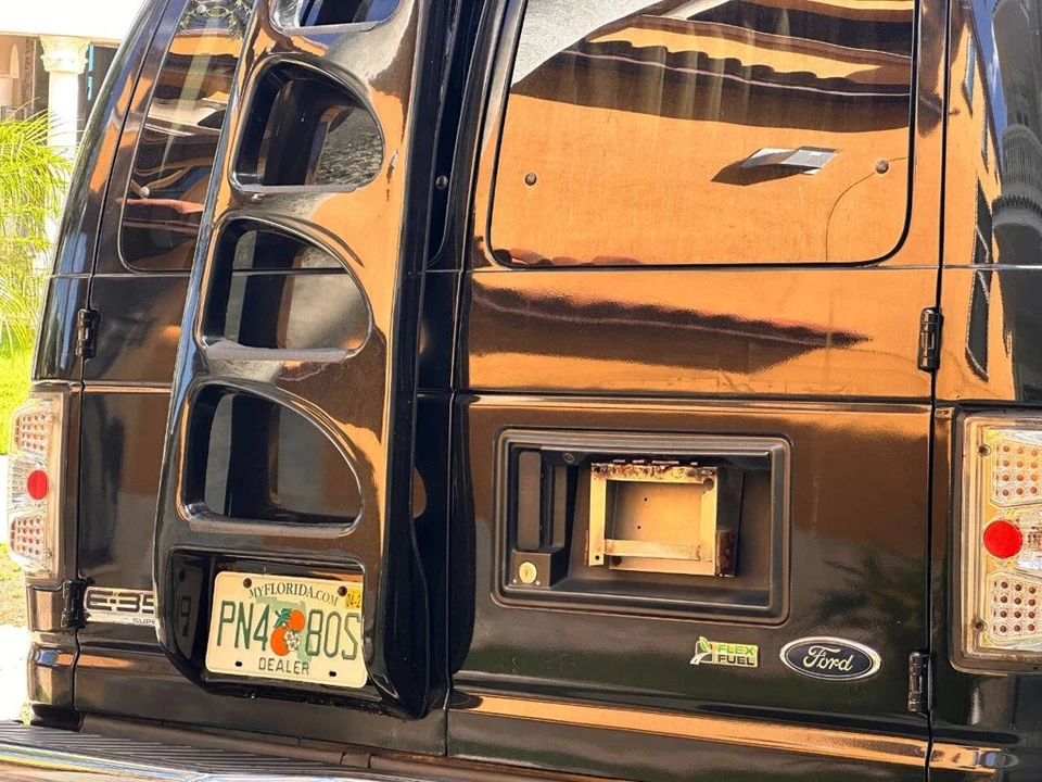 2010 Ford Econoline Van - Image 15 of 24